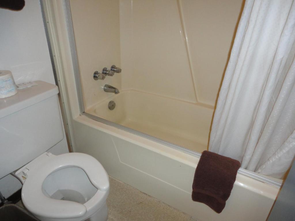 Springs Motor Inn Wainwright Room photo