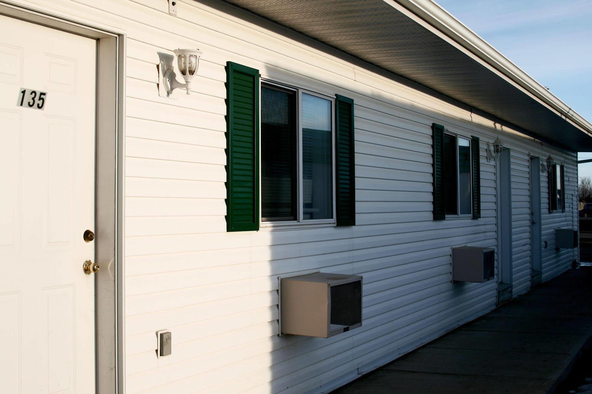 Springs Motor Inn Wainwright Exterior photo